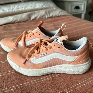 Vans Ultrarange Exo Women's Shoe - Coral Sands / Marshmallow